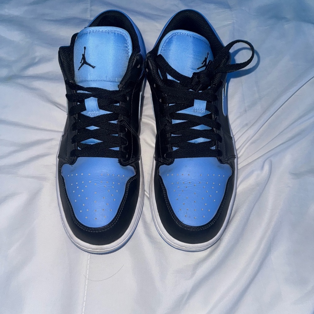 Jordan Men's Black and Blue Sneakers